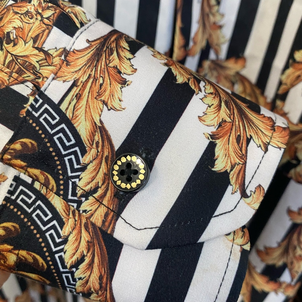 Davis Medusa Print Button Down Size L - image 4